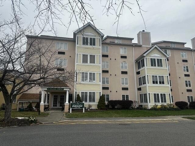 Building Photo - 3 Village Cir Unit 304