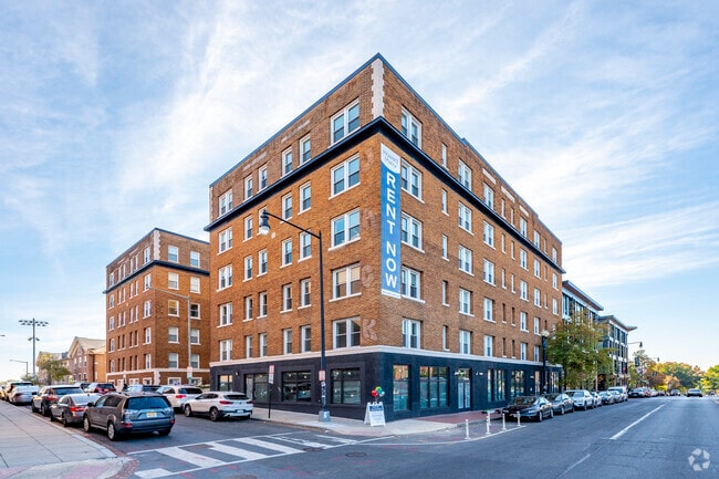 Building Photo - Howard Manor