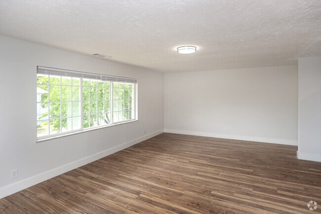 2BR, 1BA - 889 SF - Heritage Apartments