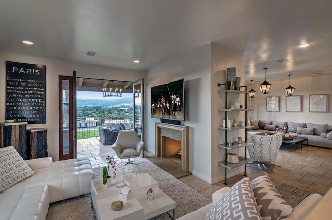 Photo - 1358 Crestline Dr