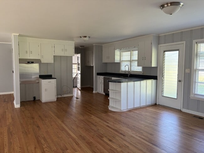 Photo - 11745 Campbellsville Rd