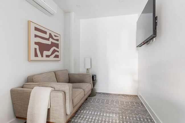 Photo - 307 W 39th St Unit FL2-ID2110