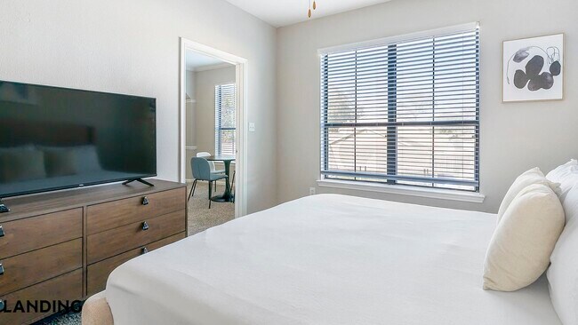 Photo - 2500 Woodland Park Dr Unit E202