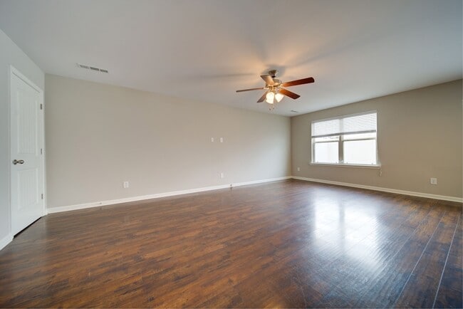 Photo - 226 Saxony Way