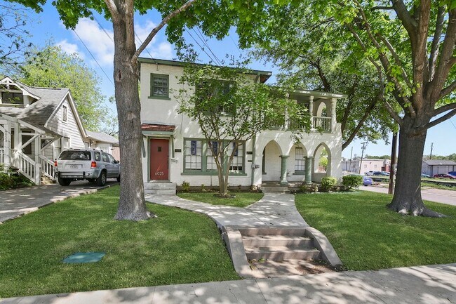 Photo - 6025 Lewis St