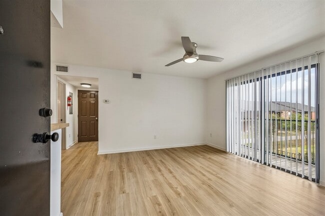 Photo - 904 University Oaks Blvd Unit 118