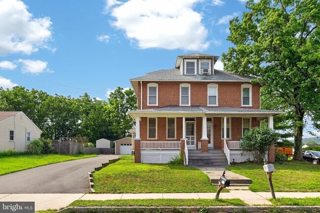 Photo - 855 N Pleasantview Rd