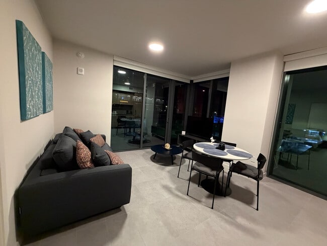 Building Photo - 121 NE 5th St Unit SI FL33-ID1501135P