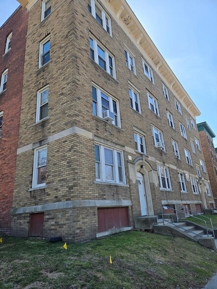 Building Photo - 240 Locust St Unit 4L