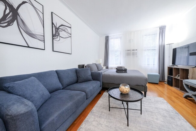 Building Photo - 1422 2nd Ave Unit SI ID1031985P