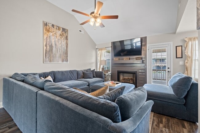 Photo - 1049 Whitney Dr