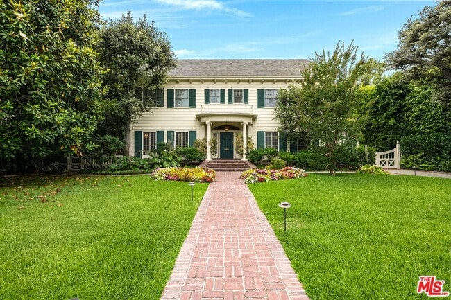 Building Photo - 809 N Bedford Dr