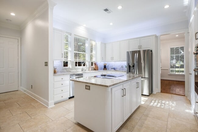 Photo - 5 Meadowbrook Cir