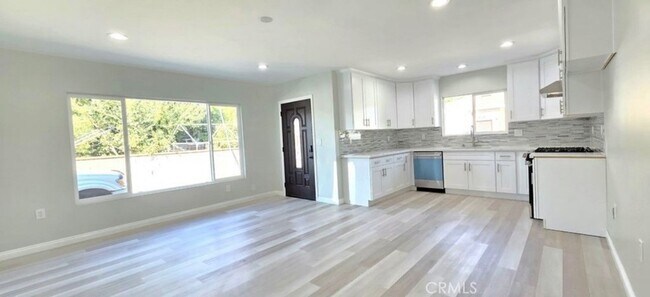 Photo - 5830 N Vista St