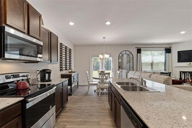 Photo - 105 Whitewood Dr