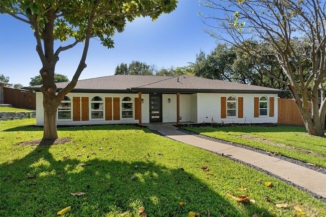 Building Photo - 219 Lakeview Dr