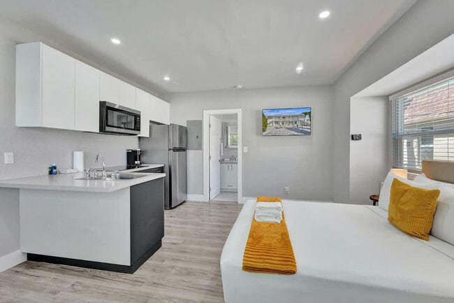 Photo - 906 N Riverside Dr Unit SI ID1503956P