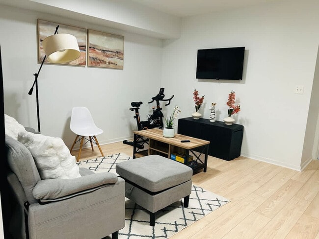 Photo - 1255 Raum St NE Unit SI ID1388332P