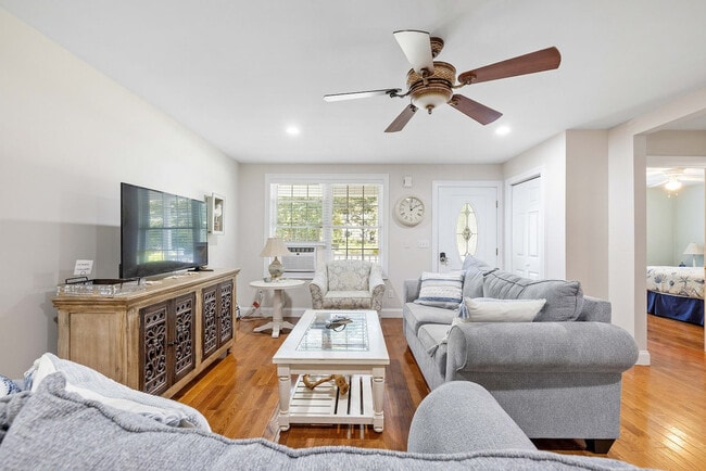 Building Photo - 48 Heath Rd Unit SI FL1-ID1532214P