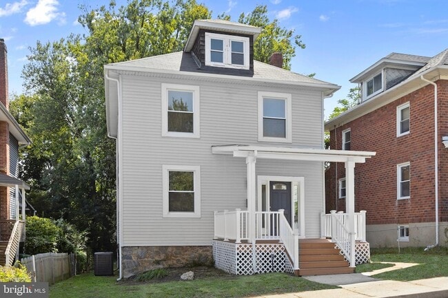 Photo - 505 McCabe Ave