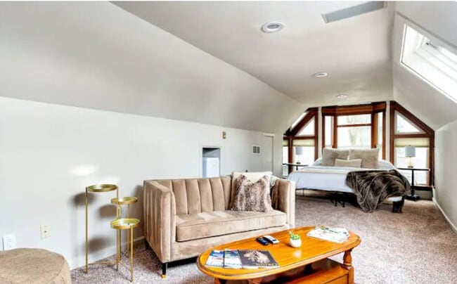 Building Photo - 3109 6th Ave Unit ID1296617P