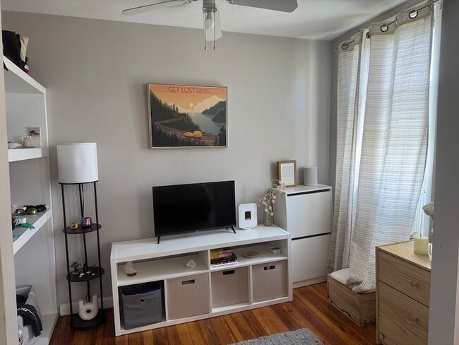 Photo - 137 Havre St Unit 3