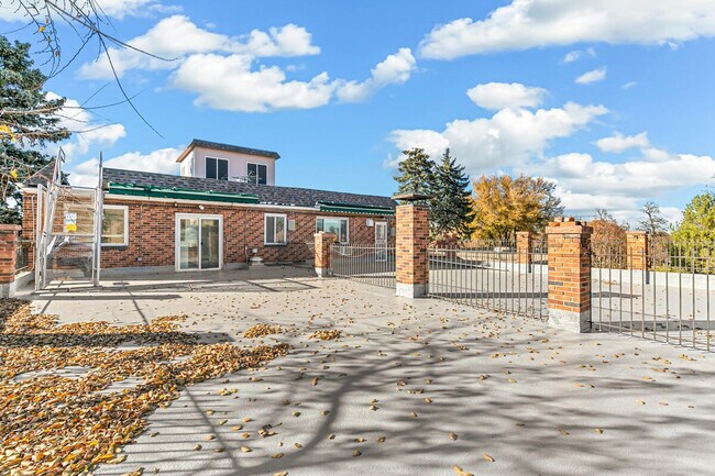 Photo - 1666 Detroit St Unit ID1318193P