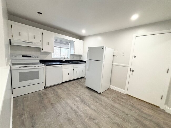 Building Photo - 75 Vine St Unit B4