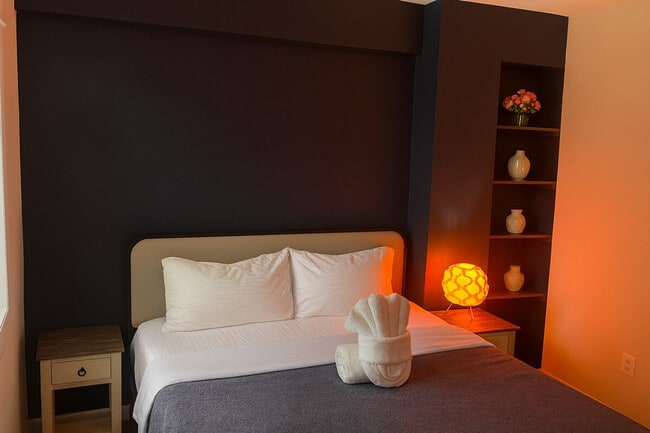 Photo - 1937 Woodford Rd Unit SI ID1473412P