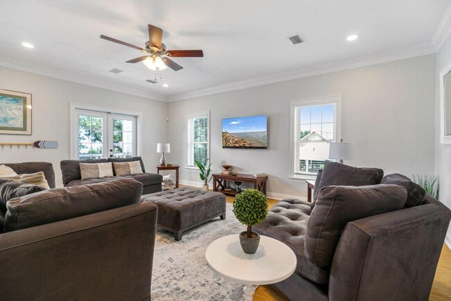 Building Photo - 8008 Belle Fontaine Dr Unit ID1268887P