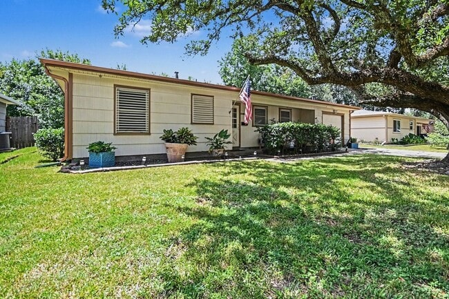 Photo - 5013 Live Oak Dr