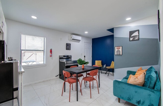 Building Photo - 6403 Avenue C Unit ID1302879P