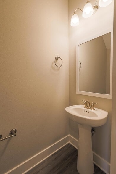 Photo - 328 Date Palm Ln