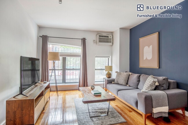 Building Photo - 220 W 14th St Unit FL2-ID299