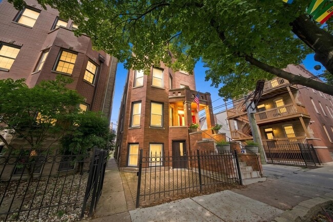 Building Photo - 2744 N Bosworth Ave Unit G