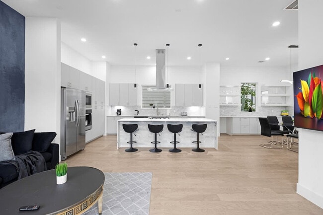 Building Photo - 2105 McGowen St Unit ID1244936P