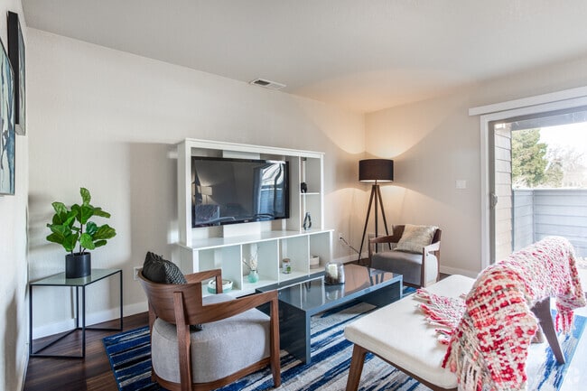 2BR,1.5BA-Sylvan - Woodcrest Apartment Homes