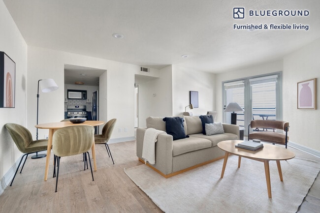 Building Photo - 201 E 4th St Unit FL2-ID339