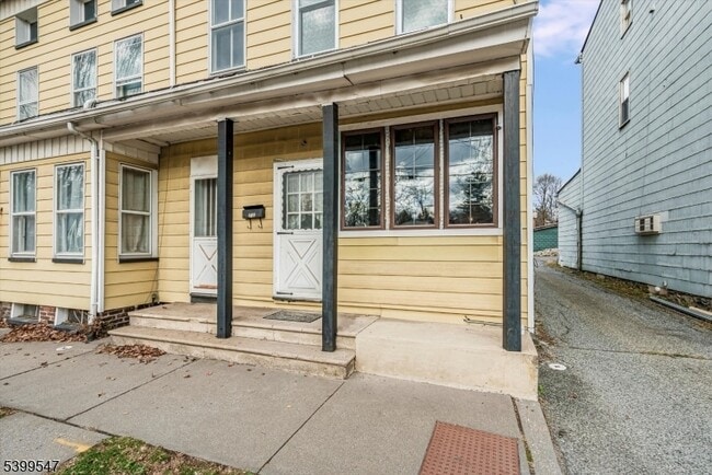 Photo - 239 Water St