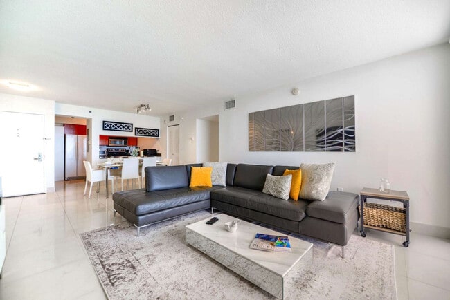 Building Photo - 1 SE 12th St Unit FL20-ID1022214P