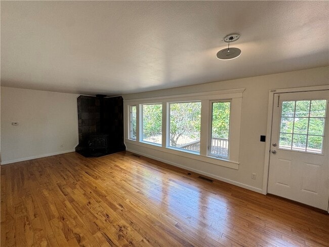 Photo - 700 E Edna St