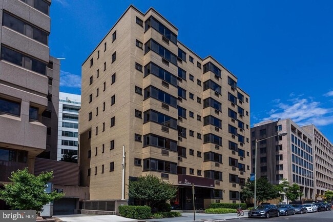 Building Photo - 2141 I St NW Unit 702