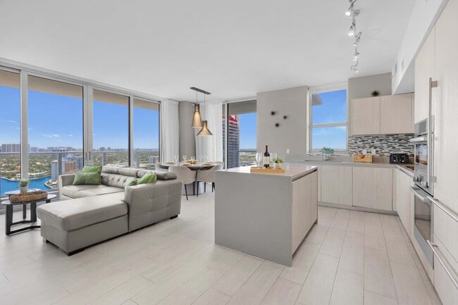 Building Photo - 4010 S Ocean Dr Unit SI ID1227249P