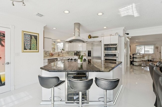 Photo - 911 NW 7th St