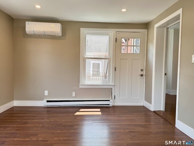 Photo - 251 Edwards St
