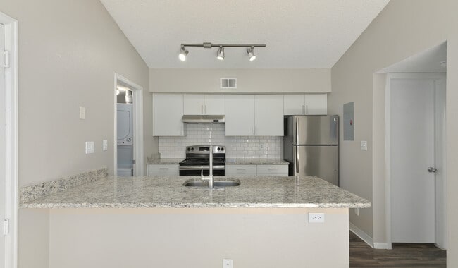 Your new kitchen has the perfect blend of function and style. - Arcadia Apartment Homes
