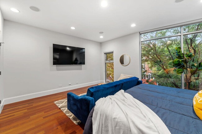 Photo - 1621 W Beach Ave Unit ID1244913P