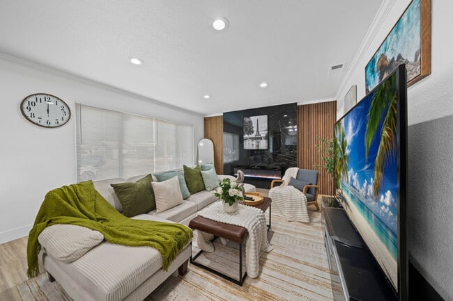 Building Photo - 606 S Sunshine Ave Unit ID1283137P