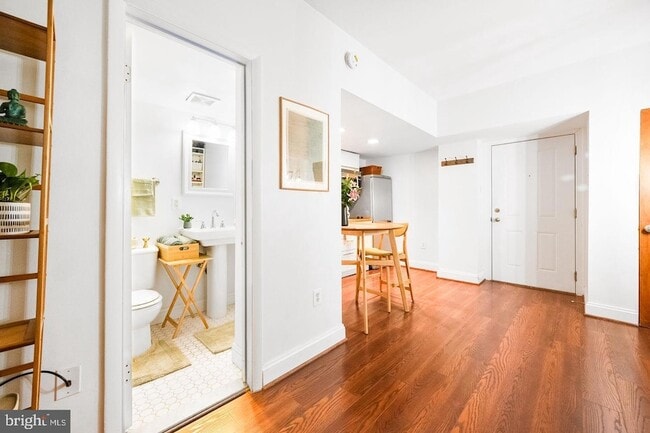 Photo - 1701 16th St NW Unit 204