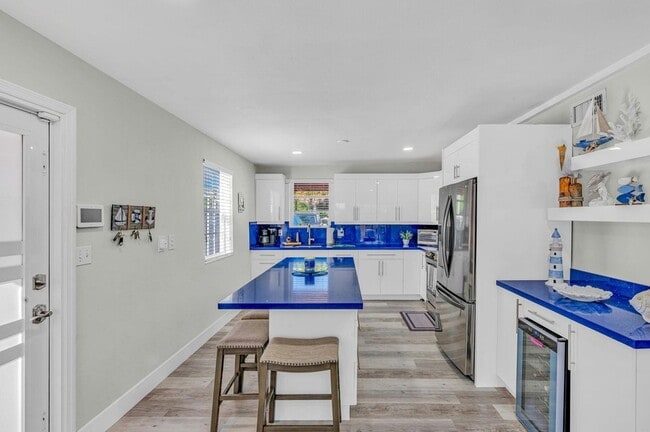 Photo - 136 Sable Palm Ln